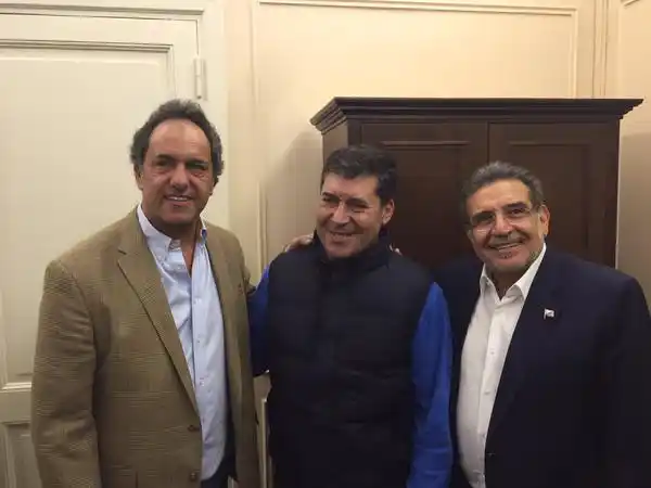 Scioli festejó el triunfo kirchnerista en La Rioja y saludó a los peronistas que ganaron en Córdoba y La Pampa