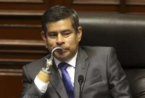 Luis Galarreta quedaría a cargo de la presidencia  de Perú 