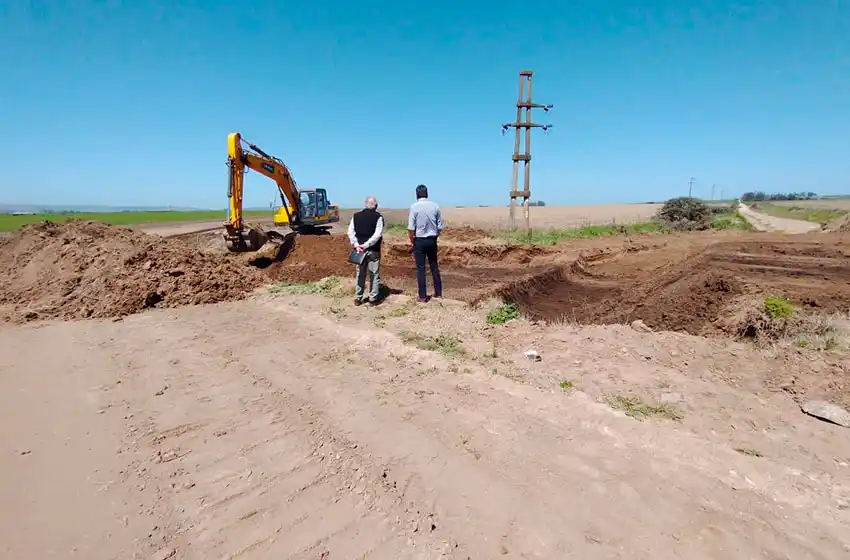 Balcarce trabaja en los caminos vecinales