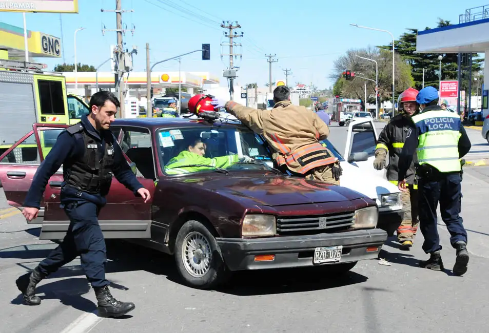 Por una imprudencia, tres vehículos protagonizaron accidente en Del Valle al 600