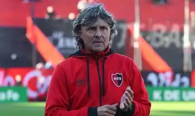 Héctor Bidoglio fue oficializado como técnico de Newell´s Old Boys
