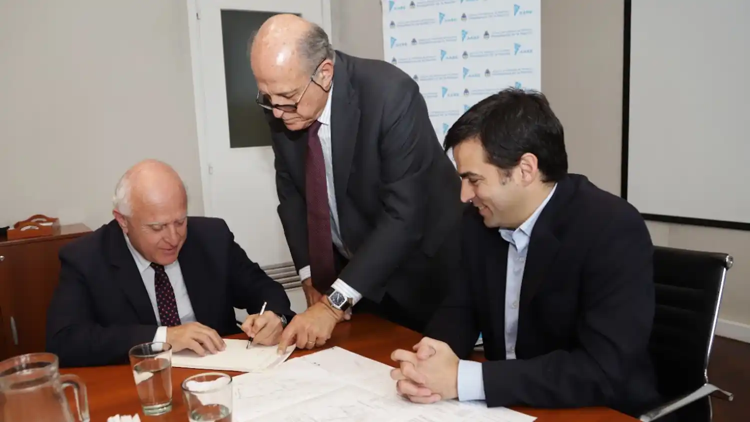 Lifschitz firmó la transferencia de los terrenos del aeropuerto de Santa Fe, de la Nación a la provincia