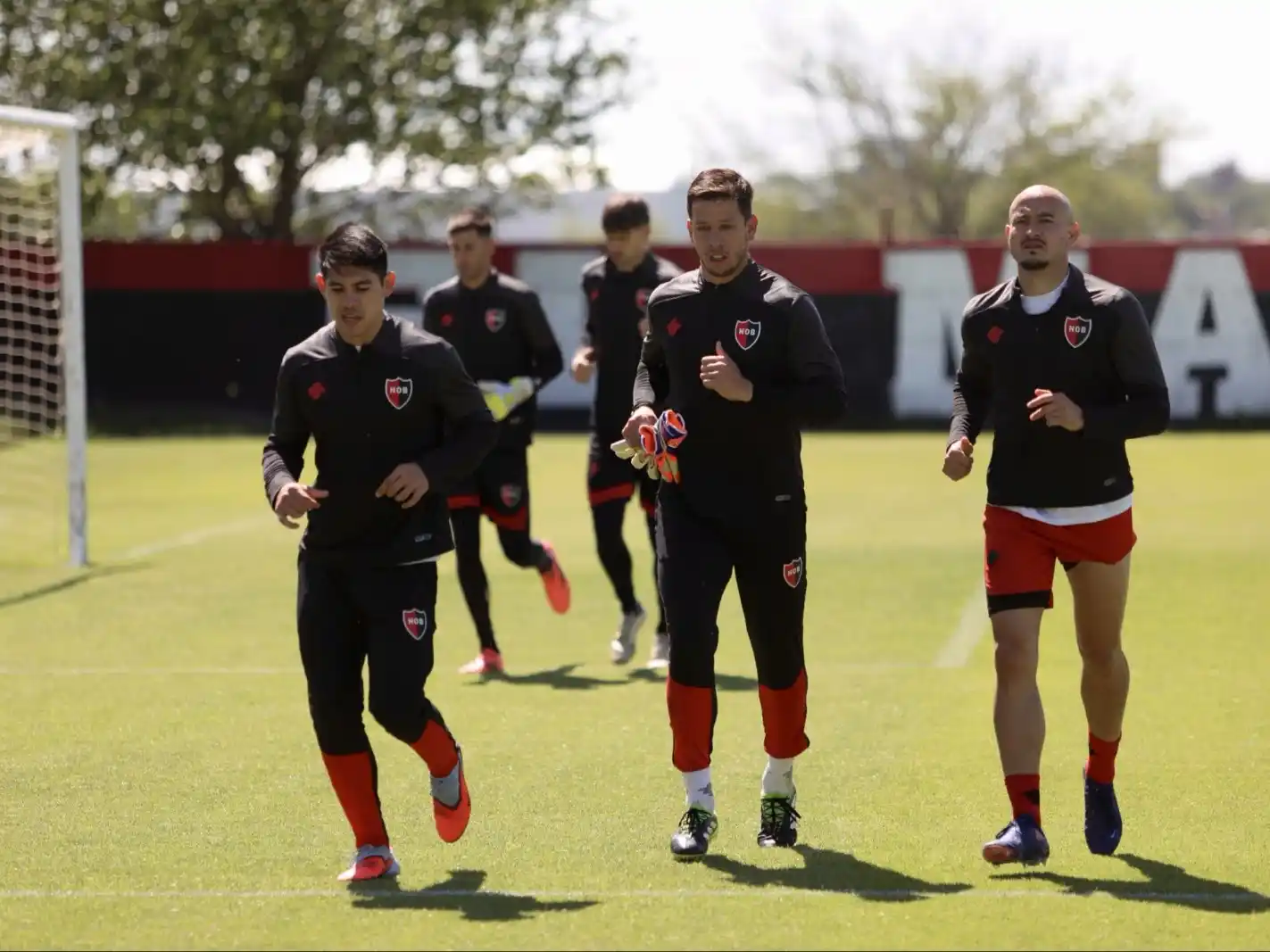 Bernardi analiza el once titular de Newell's para cerrar el 2025 frente a Racing
