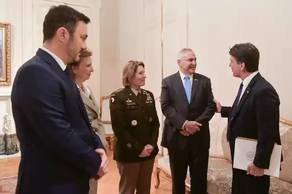 La jefa del Comando Sur de Estados Unidos se reunió con el jefe de Gabinete 