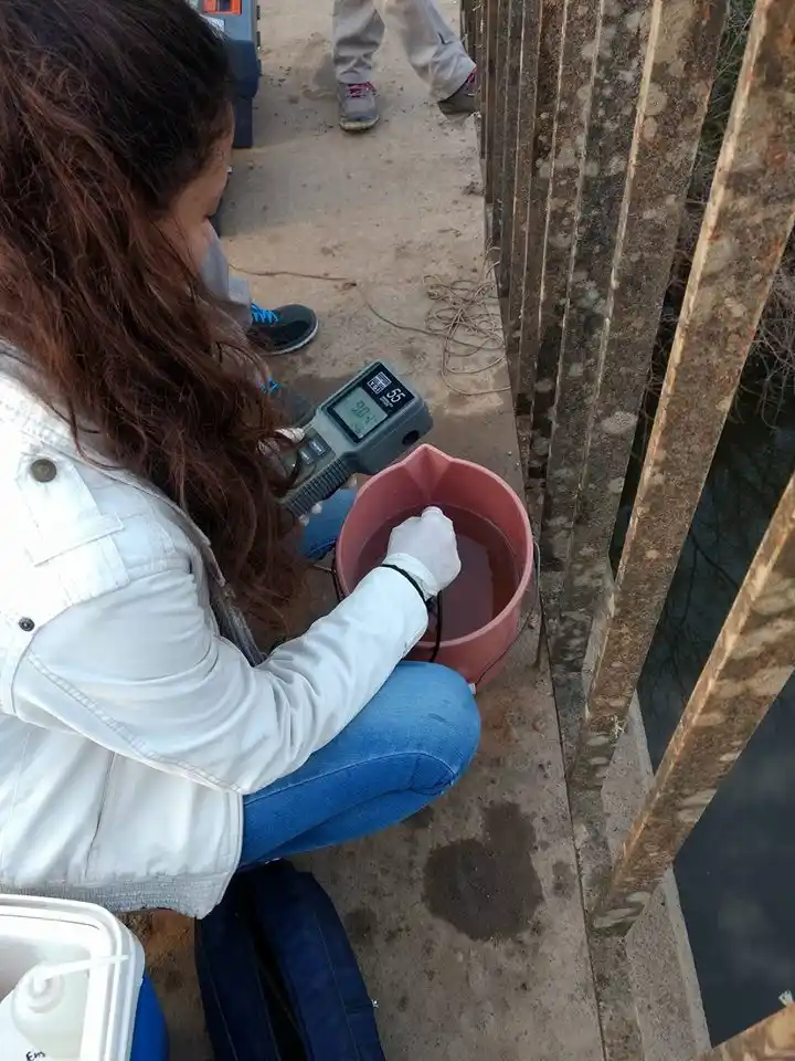 Continúa el monitoreo de calidad del agua en el arroyo El Cura