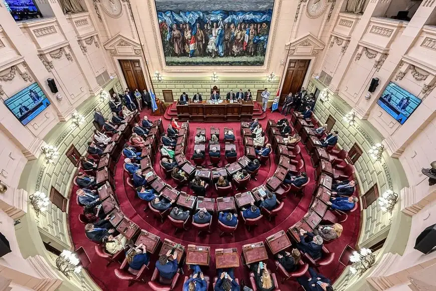 Senadores y diputados provinciales.