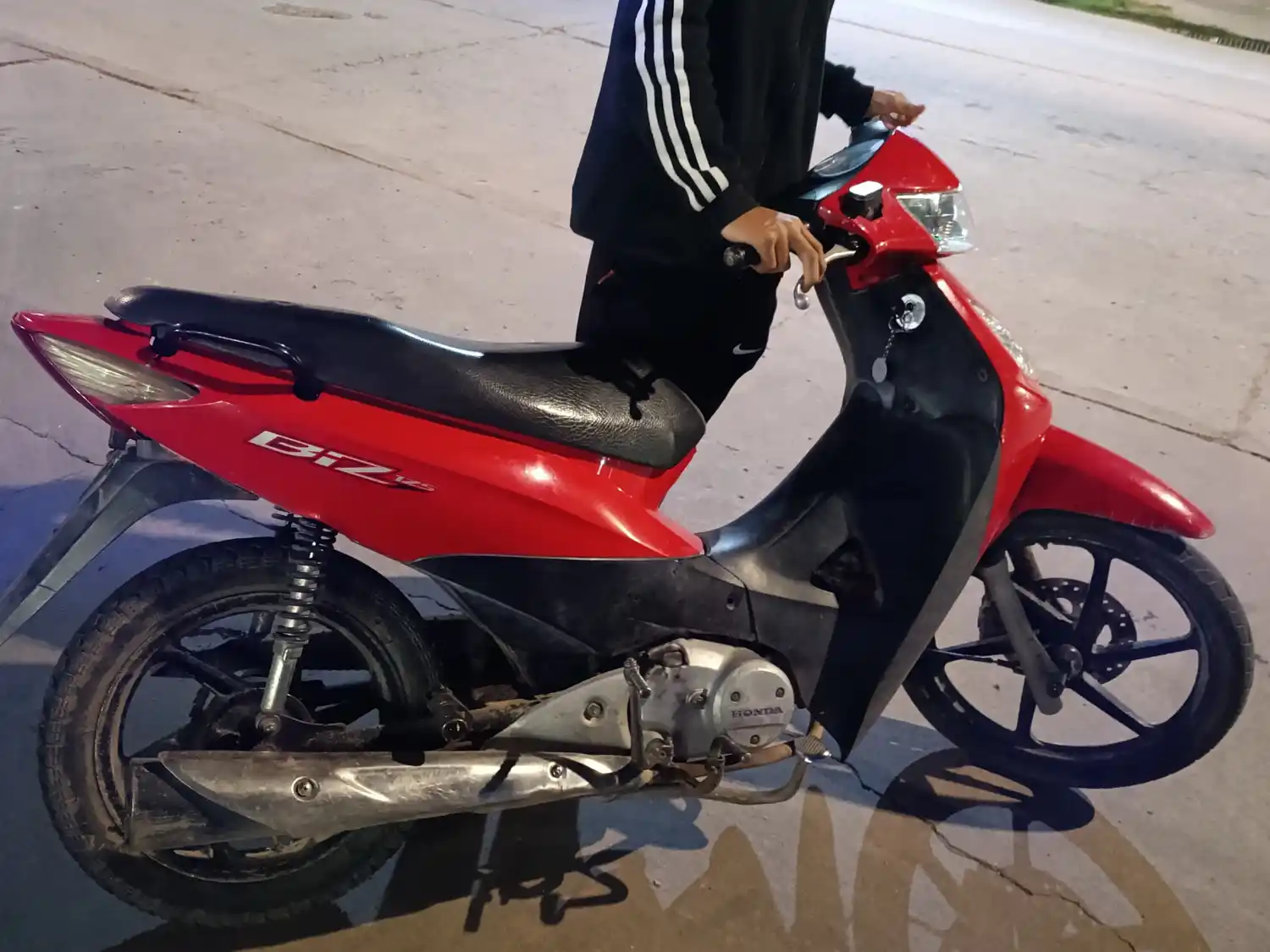 La moto no poseía dominio, ni espejos retrovisores