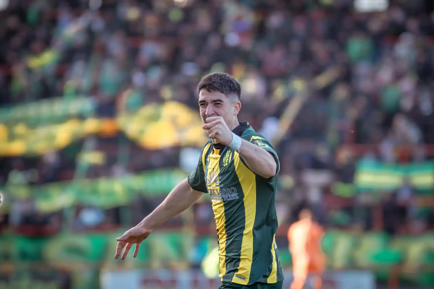Gonzalo Mottes celebrando el gol del triunfo.
