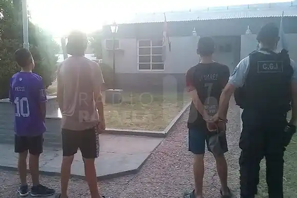 Tres pibes robaron varias herramientas de una obra en construcción