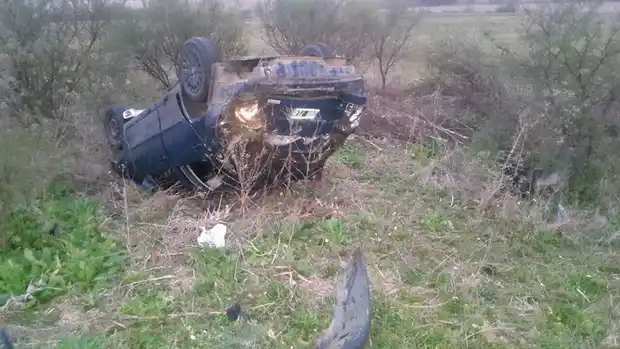 Se dirigía a Jefatura de Policía a trabajar y volcó en la ruta 20