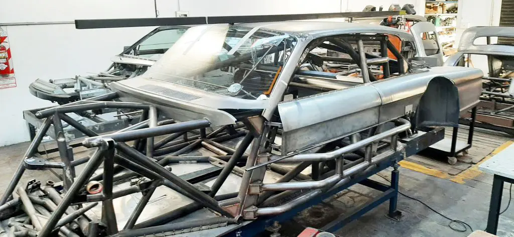 Auto en  proceso de construcción