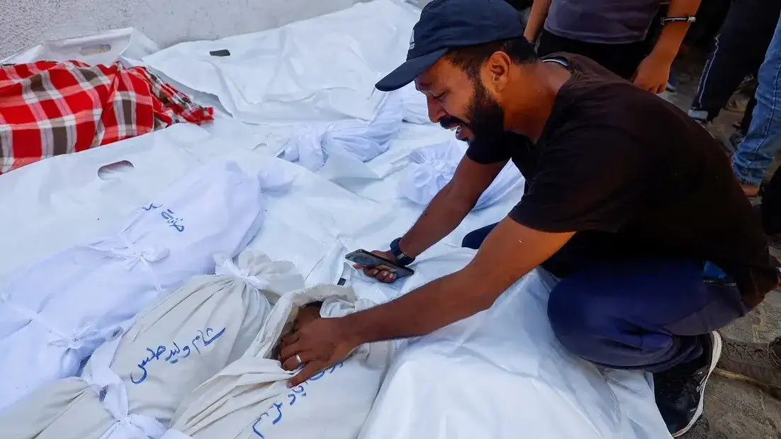 Al menos 22 muertos tras el derrumbe de un edificio que había sido bombardeado