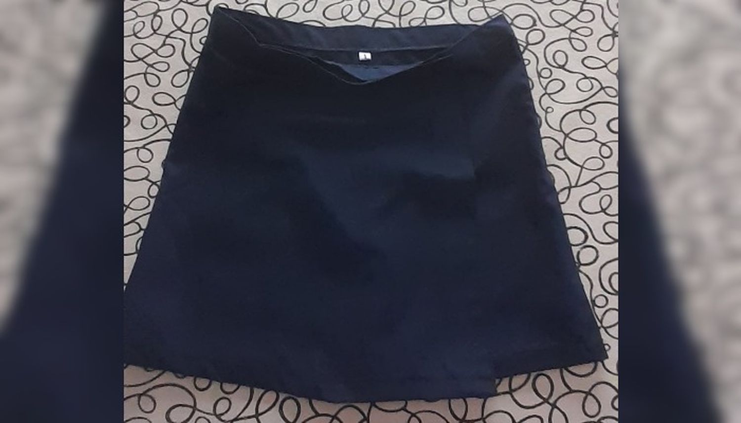 Encontraron una pollera escolar