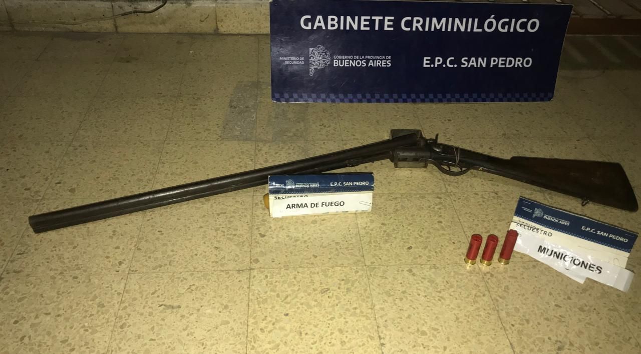 Secuestraron armas en un allanamiento: los vecinos del barrio aseguran que “hay tiros todos los días”