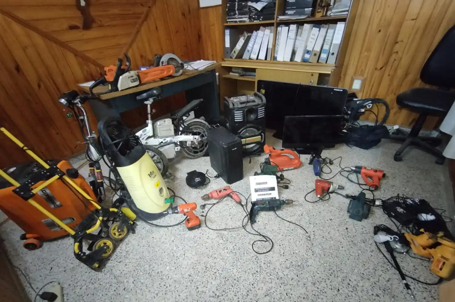 Desvalijaron una casaquinta en la región y escondieron todo en un campo: tres detenidos