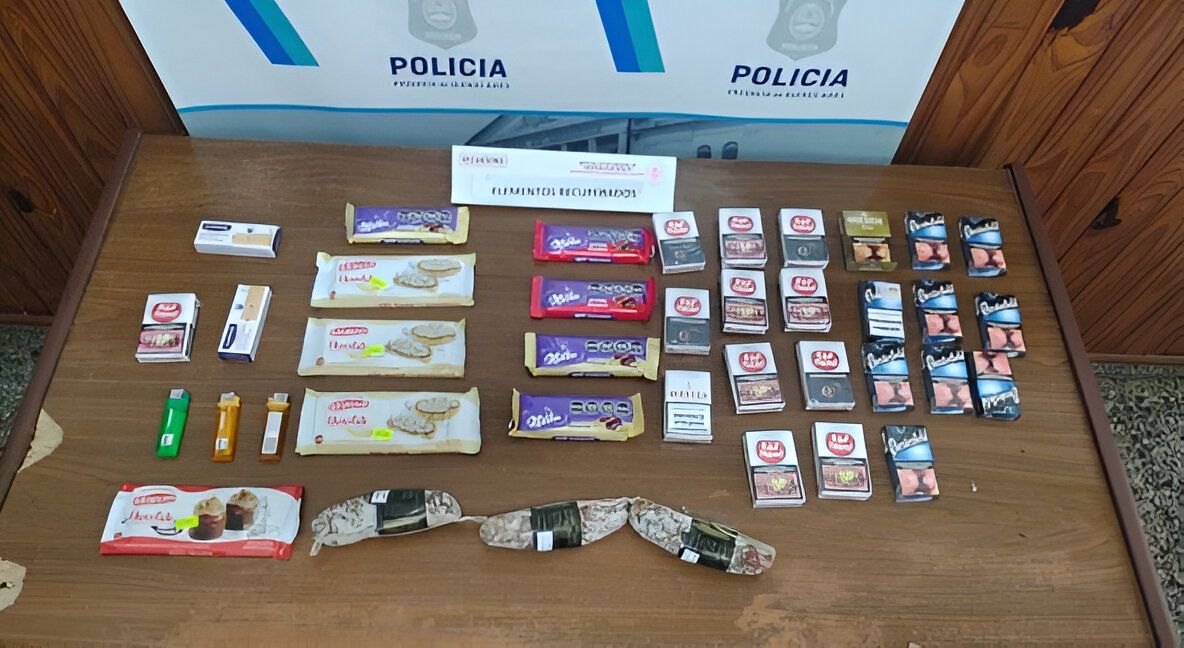 La mercadería recuperada por la policía en el allanamiento.