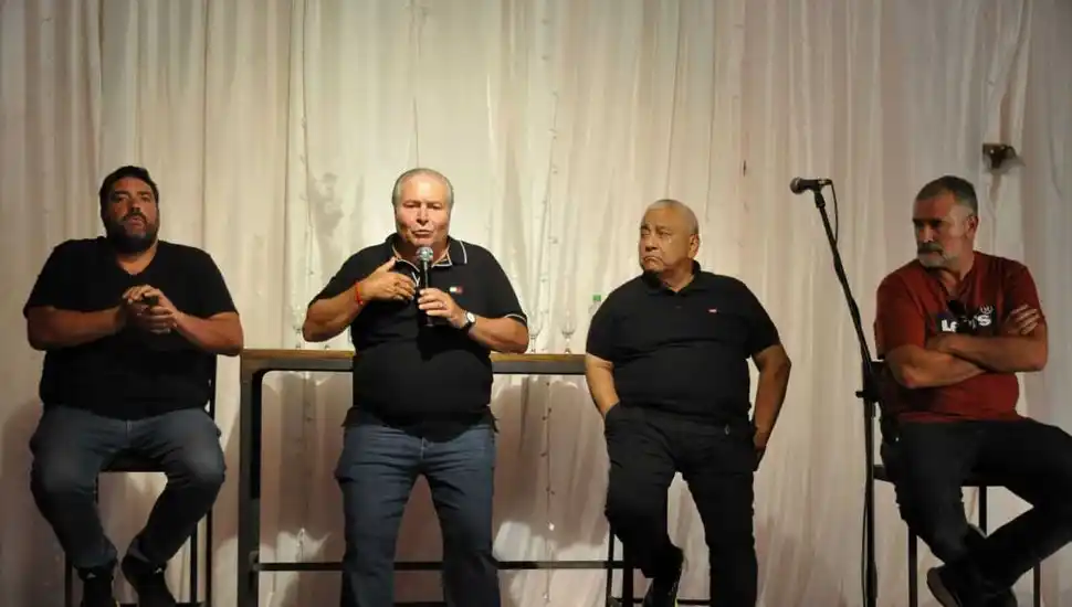 Los jefes comunales que apoyan la candidatura a presidente de la Nación de Axel Kicillof: de Salto, Ricardo Alessandro; de San Pedro, Cecilio Salazar; y de Ramallo, Mauro Poletti.