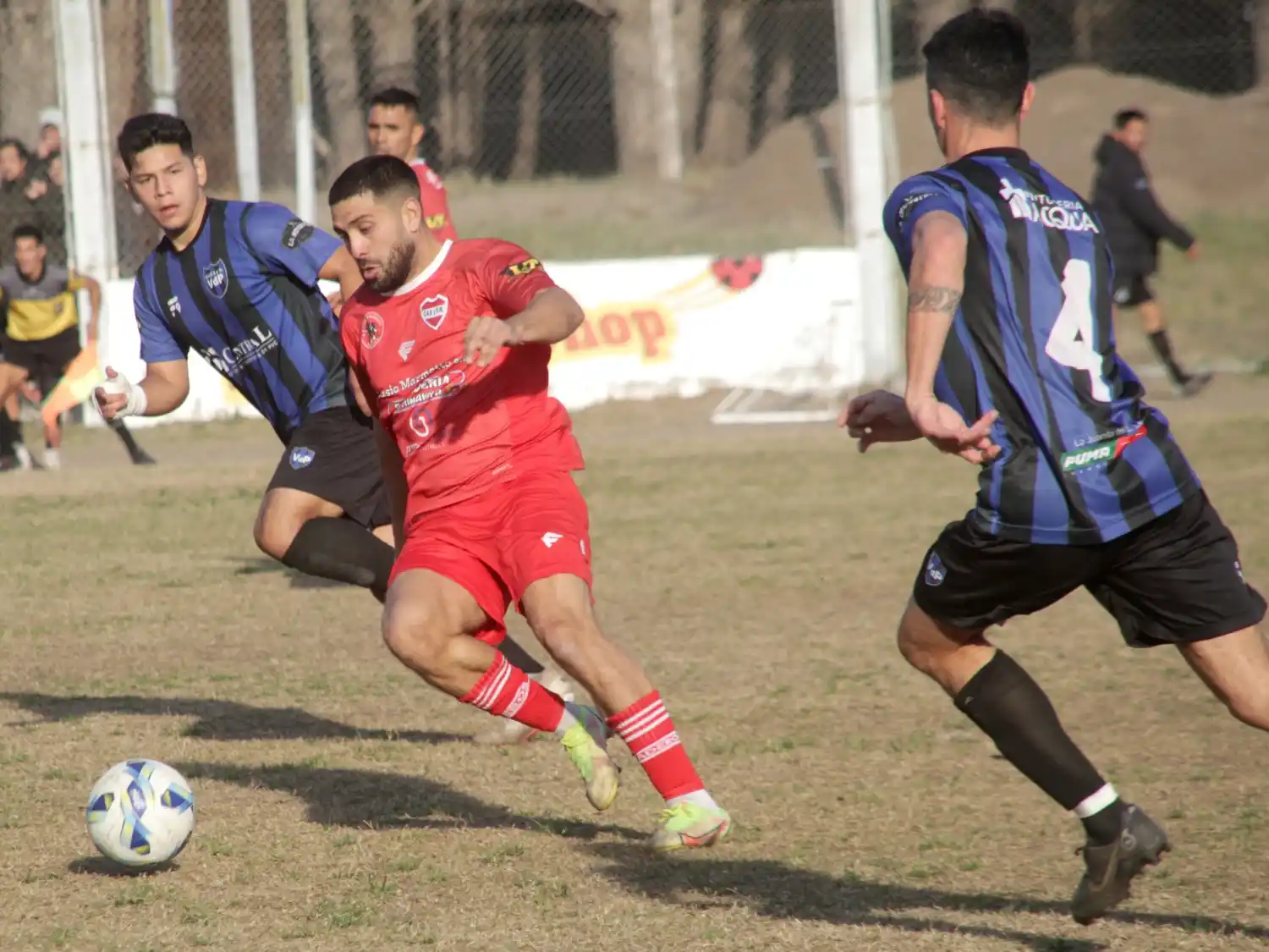 Villa del Parque ante Mataderos. Otro de los clásicos del fútbol local