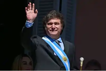 Milei anticipó que lanzará nuevas medidas tras el DNU: “es una predolarización”