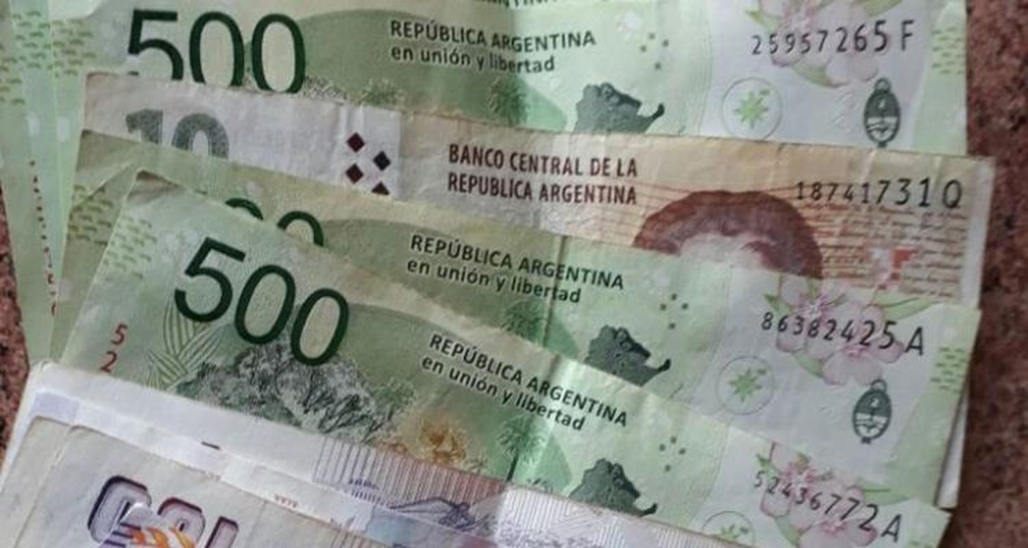 Bono de fin de año: cómo se paga y quién cobra los $ 5000 por empleado que decretó Macri
