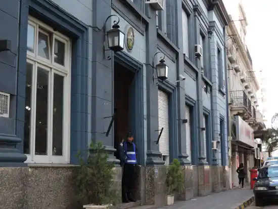 Tiene 89 años y un familiar la roció con gas irritante para robarle