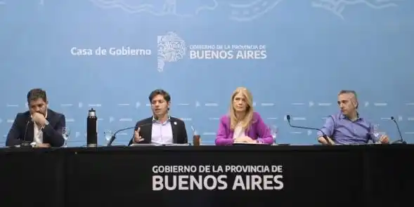 Kicillof rechazó la venta de Aerolíneas Argentinas y dijo que la Provincia podría tomar el control