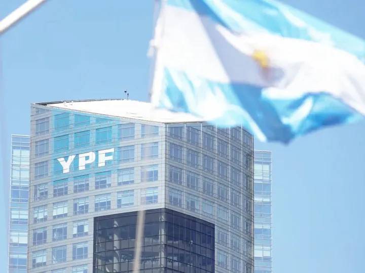 YPF producirá por primera vez combustible sustentable para aviones y ya tiene comprador