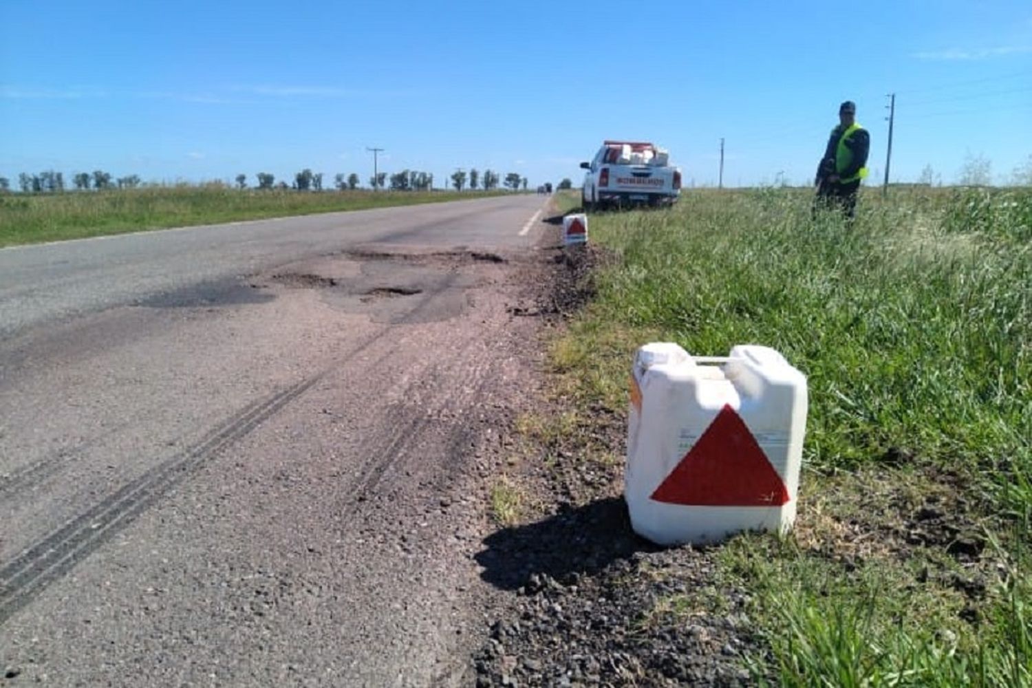 Su presencia en la zona de banquinas no solo es una alerta, sino que actúa como factor de interpelación a la falta de políticas viales del poder central. Foto: Gentileza