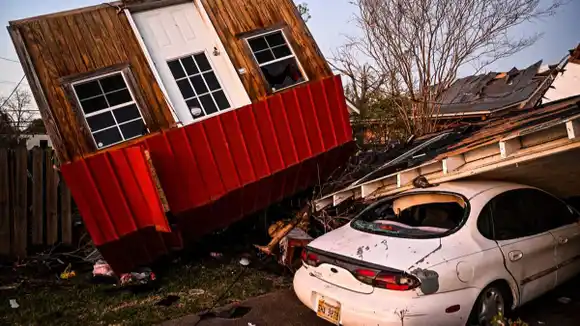 Un pueblo arrasado, 25 muertos y decenas de desaparecidos: TORNADOS DEVASTAN MISISIPI