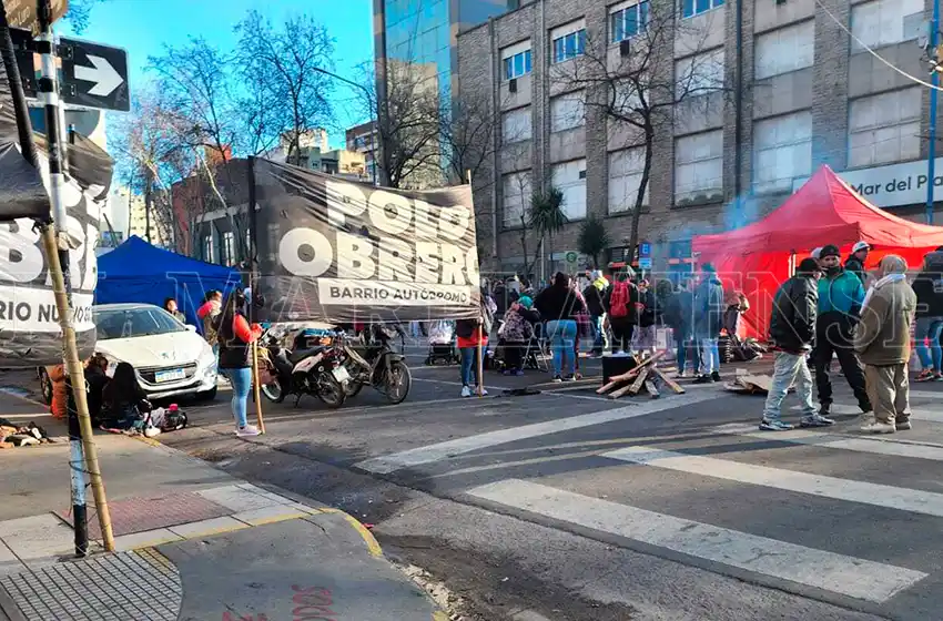 Acampe en el municipio: "Levantamos al mediodía, pero el plan de lucha continúa"