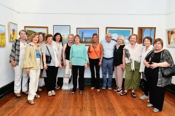 Quince vecinos exponen sus obras en Casa de Casco