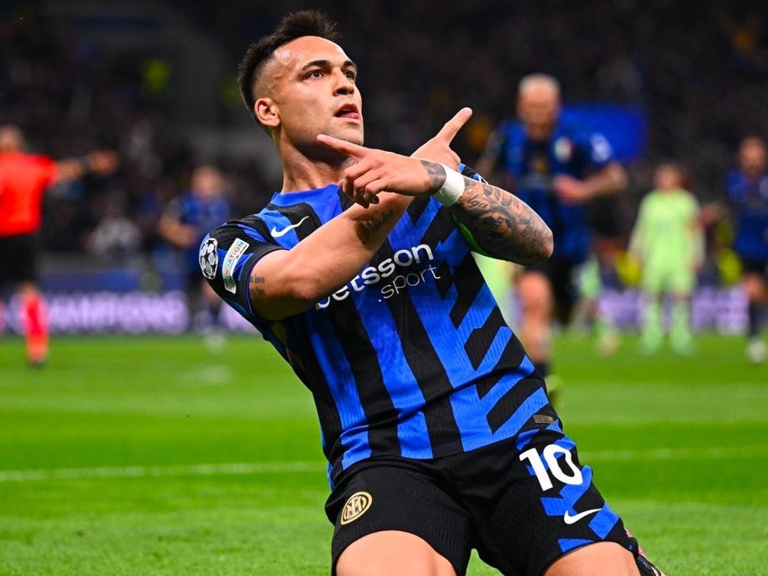 Lautaro Martínez festejando el primer tanto de la vibrante semifinal