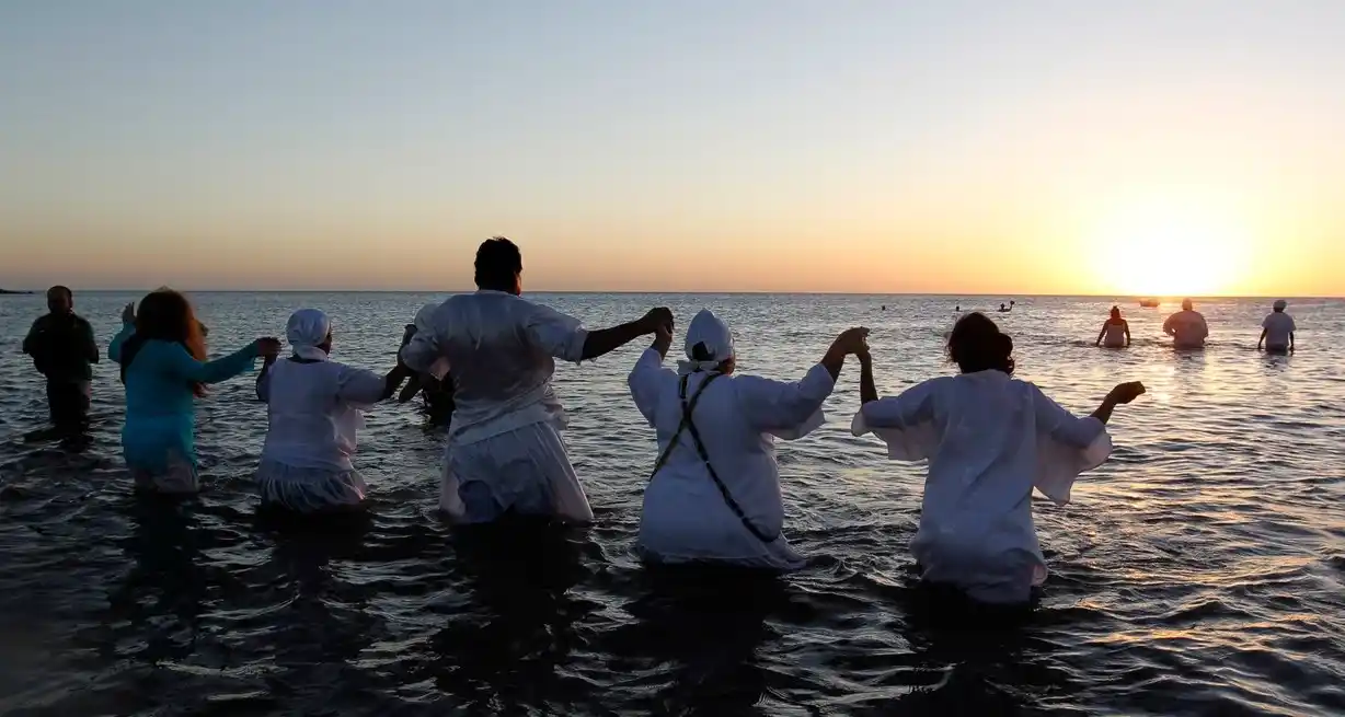 Imagen de archivo de una celebración a Iemanjá en playa Ramírez, Montevideo, Uruguay. Crédito: Reuters