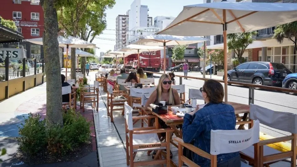 Hoteleros y gastronómicos instan a que "comamos más temprano" 