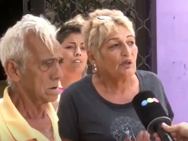 “Caracú” Albornoz y la madre de uno de sus hijos asesinados.