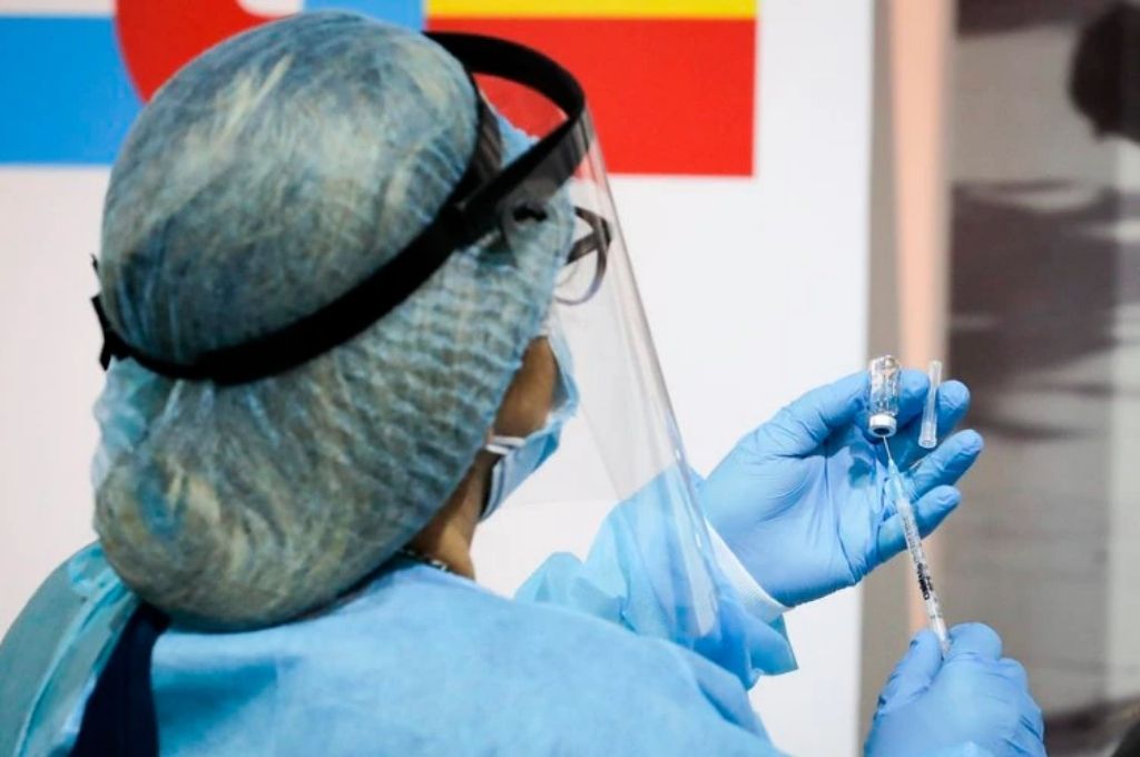 Uruguay vacunará con Pfizer a pacientes inmunodeprimidos que recibieron Sinovac