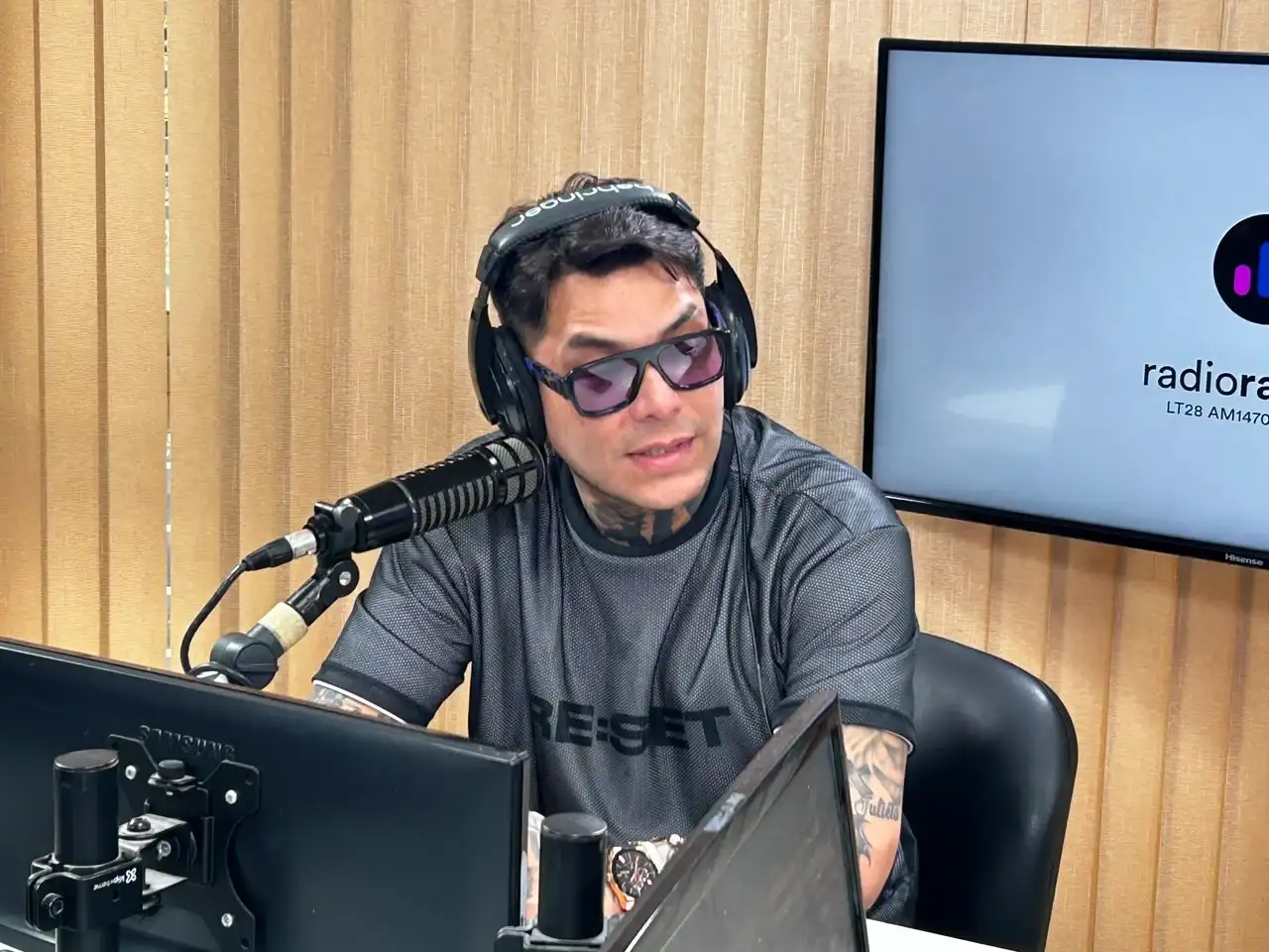 Uriel Lozano en Radio Rafaela: "Hace mucho que canto, disfruto muchísimo de lo que pasa y de poder vivir de la música" - 3
