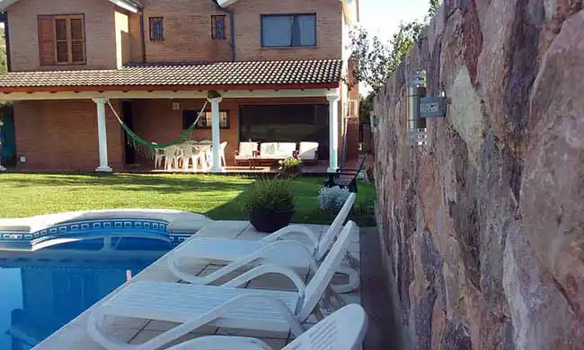 Se retrasa la reserva de alquileres y en hoteles