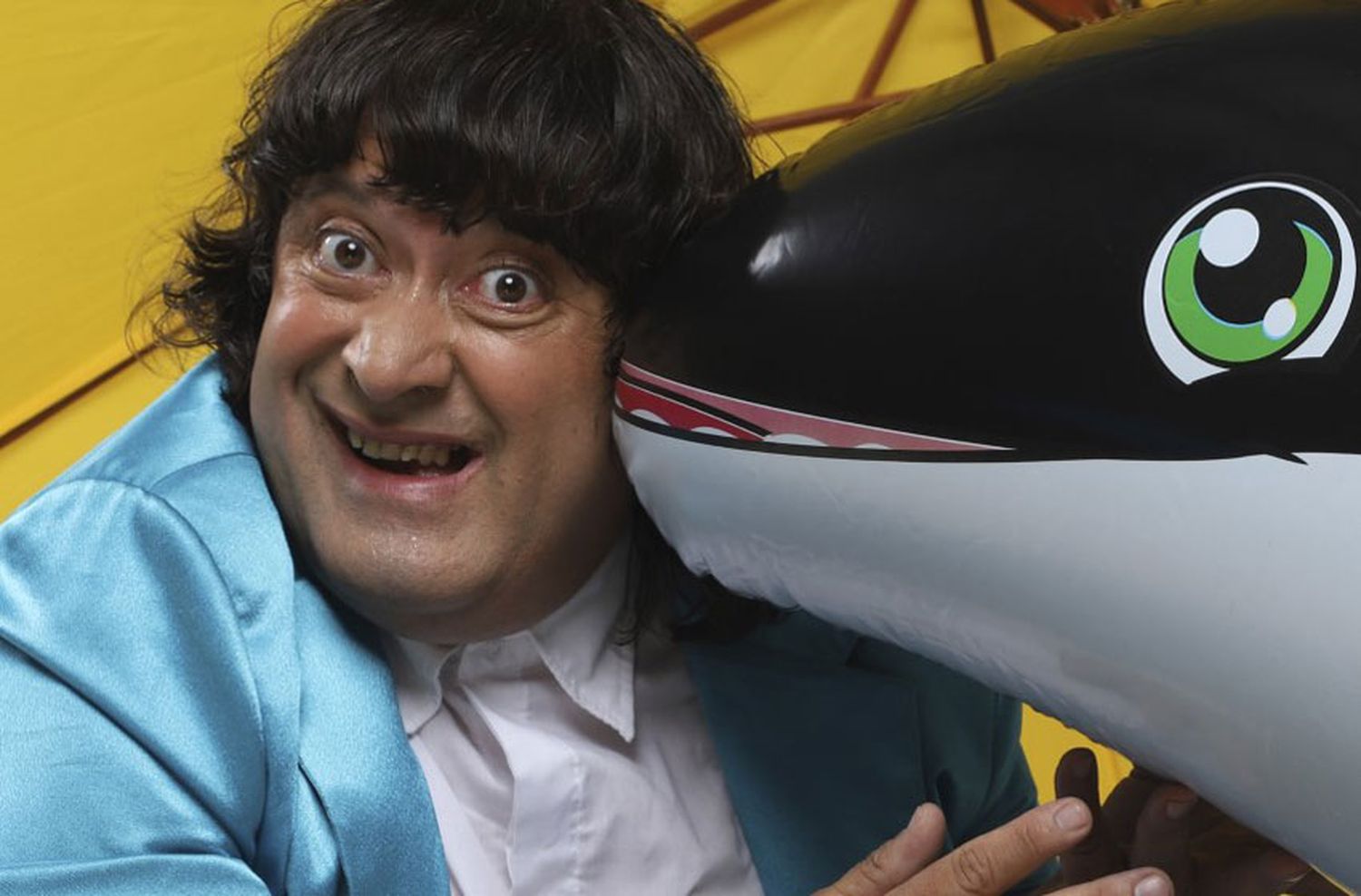 Alfredo Silva presenta "La ametralladora del humor"