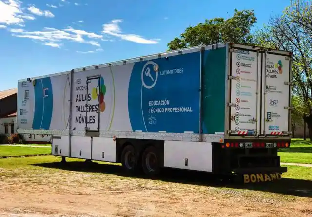 Funcionará en Larroque un aula taller móvil 