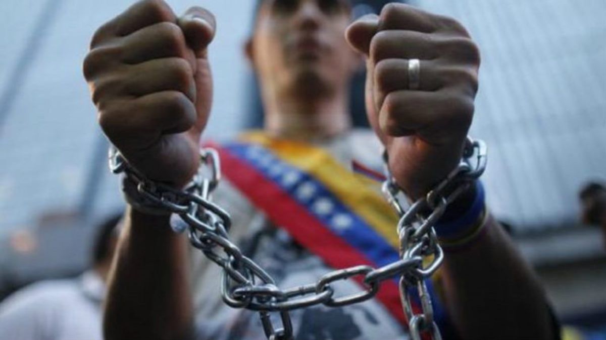 Arremeten contra presos políticos: DENUNCIAN TORTURAS