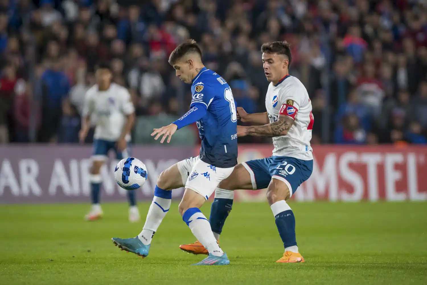 Orellano, ante la marca de Carballo.
