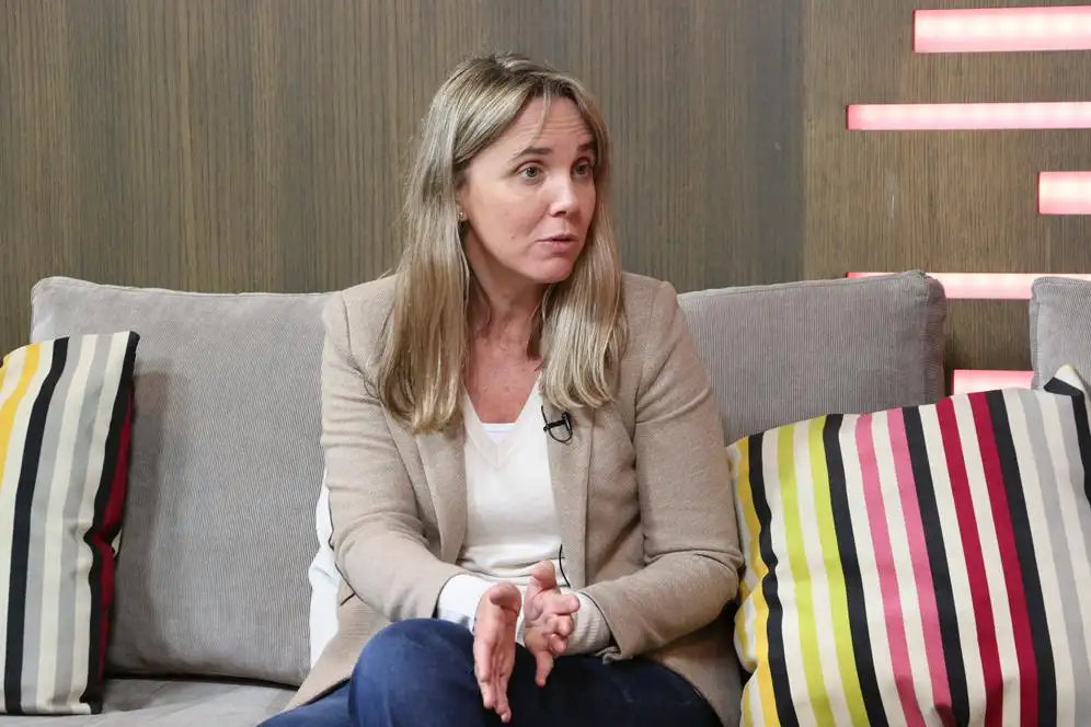 Gladys González  comprometió su aporte a la problemática con jóvenes 