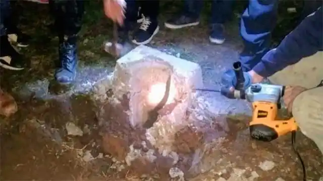 Dramático rescate de un niño de cinco años atrapado en una columna de hormigón