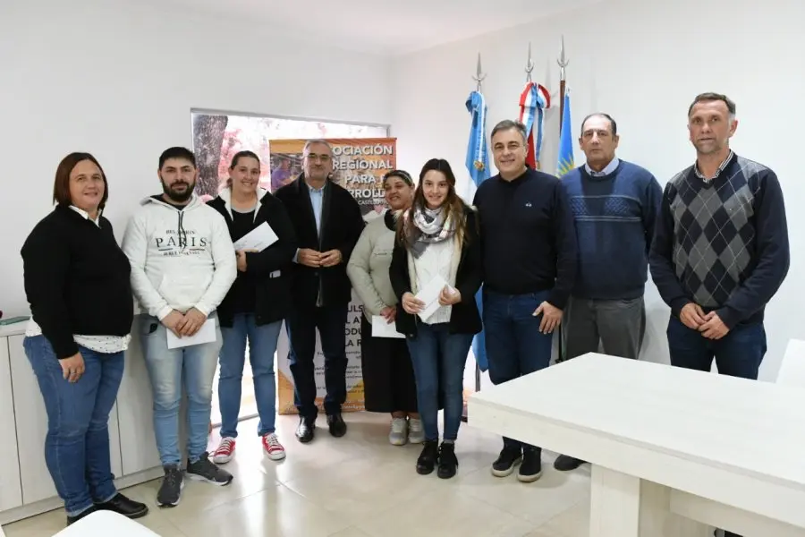 Emprendimientos locales y de la región recibieron ayuda crediticia para sus proyectos