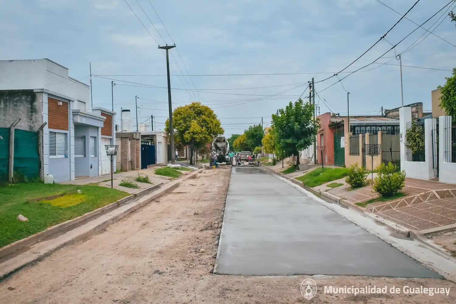 Covid: personal aislado en la planta de pavimento