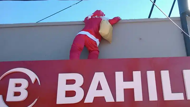 Advirtieron a la Policía por presunto ladrón y era un muñeco de Papa Noel