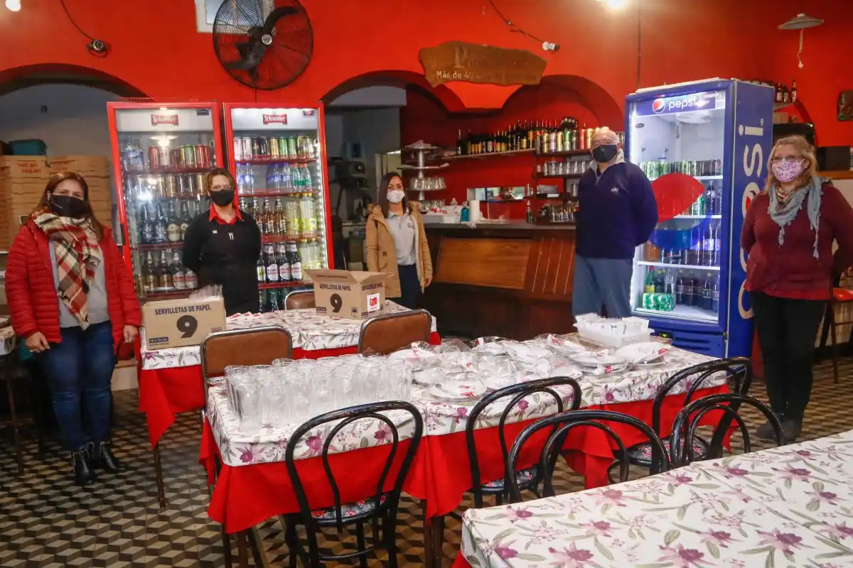 Personal de Turismo y Salud controlan comercios gastronómicos de la ciudad