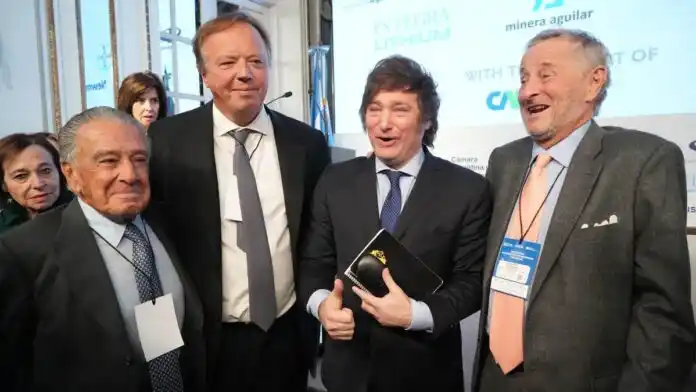 Milei reunido con los empresarios Cristiano Rattazzi y Eduardo Eurnekian en 2023. (Foto Archivo)