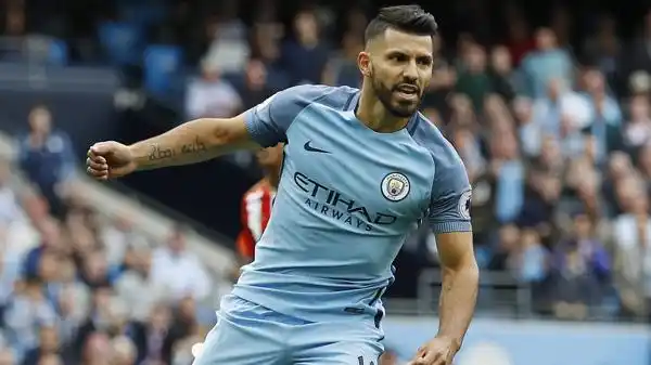 Manchester City, con un gol de Aguero, venció a Fulham
